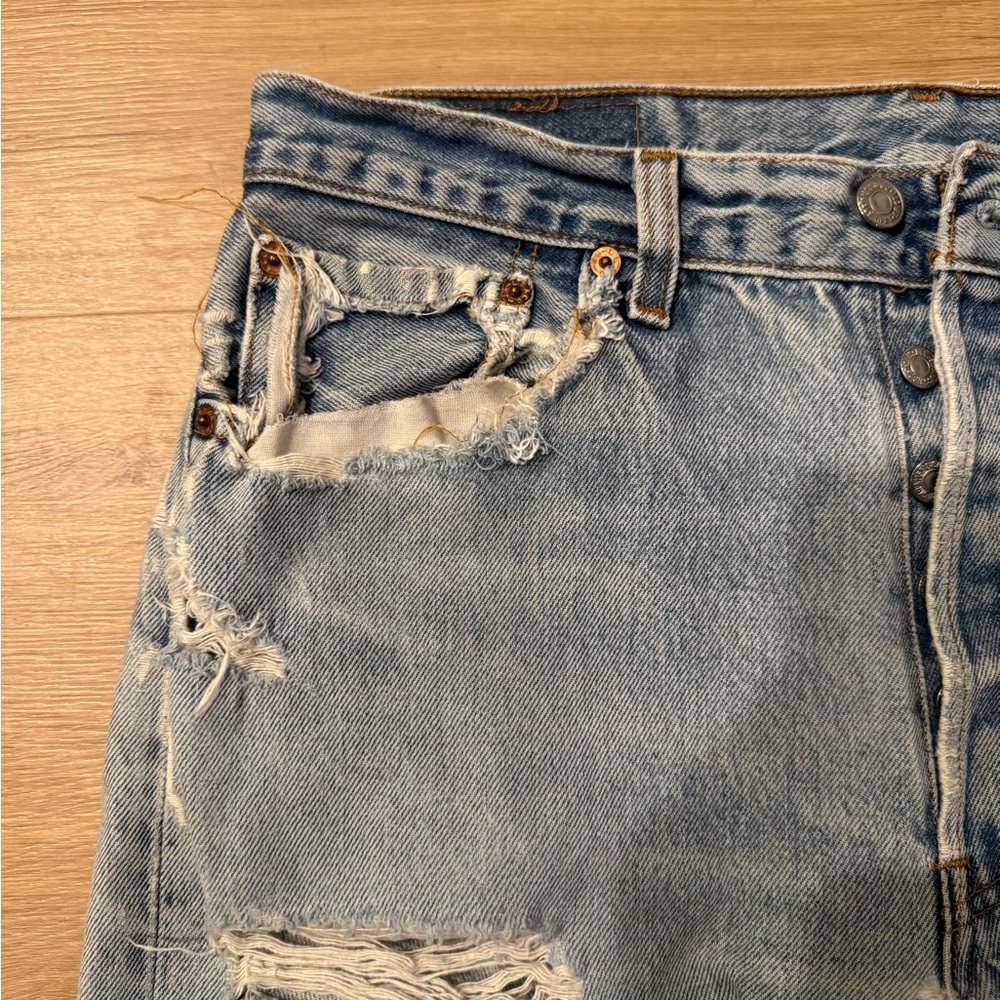 Vintage Levi's Light Blue Distressed Straight Jeans - Picture 2 of 6